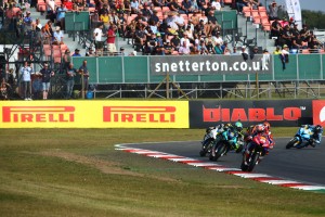 Tom Neave dominates aboard the Fireblade at Snetterton