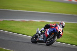 Strong start for Irwin and Neave at Oulton Park