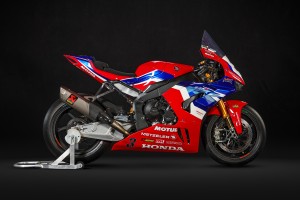 3_CBR1000RR-R_RHS_TT23