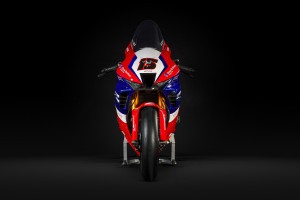 15_CBR1000RR-R_F_TT23