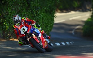 John McGuinness MBE secures impressive 6th place finish in the opening RST Superbike Race