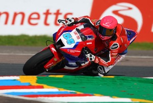 Honda Racing UK makes progress after a challenging Saturday at Thruxton