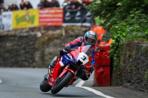 Honda Racing opens its account at the 2025 Isle of Man TT