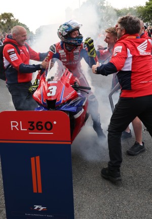 Honda Racing wins Superstock Race 1 at 2025 Isle of Man TT