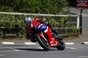Deano does the double! Second Superstock victory for Honda Racing at the 2025 Isle of Man TT