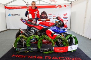 Honda Racing_TT_Manufacturer_Award-9