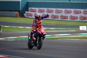 Victory and second for Honda Racing UK at Donington Park